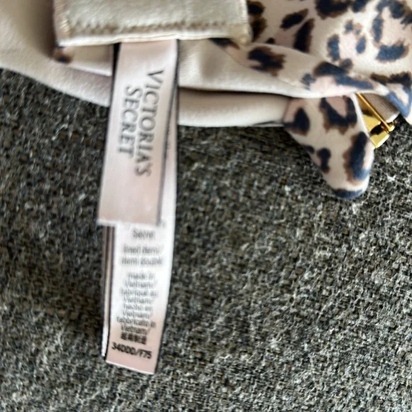 Victoria's Secret Animal Print Bra - Picture 4 of 5
